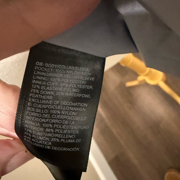 The North Face Women's Light Gray Puffer Jacket - Picture 6 of 9